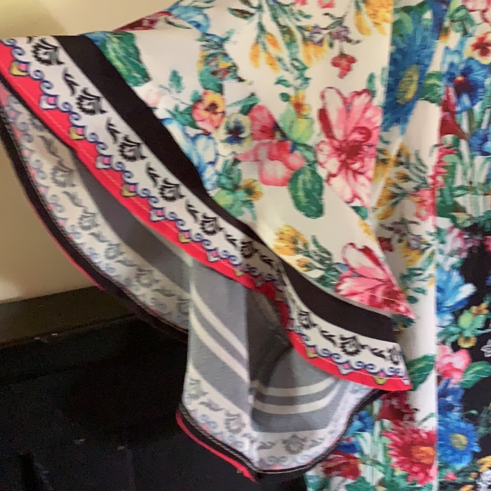 Umgee floral short sleeve tunic top 1X EUC - Picture 3 of 6